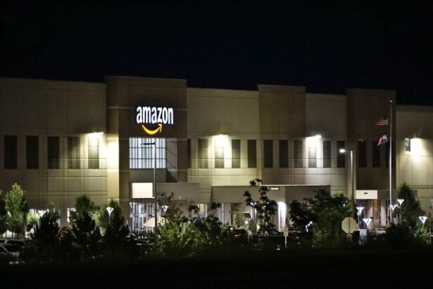 amazon anunta investitii de 40 de miliarde de lire sterline in marea britanie 685bbf9775cb0