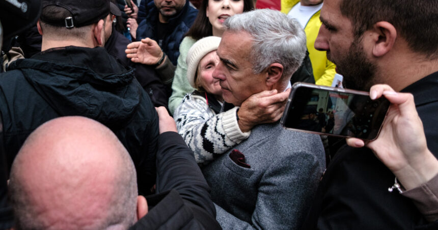 Apelul lui Călin Georgescu către susținătorii săi, după ce a primit o amendă de 200.000 de lei de la AEP 1 apelul facut de calin georgescu catre sustinatorii sai dupa ce a fost amendat cu 200 000 de lei de aep 68517bb6a258f