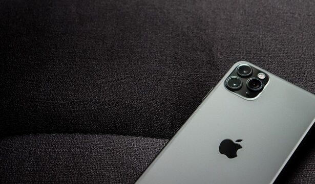 apple data in judecata de actionari pentru exagerare a progresului in domeniul inteligentei artificiale 6857b5d4643b0