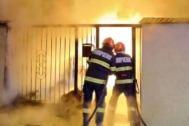 arde o casa din dorobantu mai multe echipaje de pompieri au ajuns la fata locului 685ee818c71a9