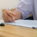 barbat din arad cercetat pentru complicitate la fraudarea examenului de bac a furnizat elevilor microfoane si camere ascunse 684fee724193d
