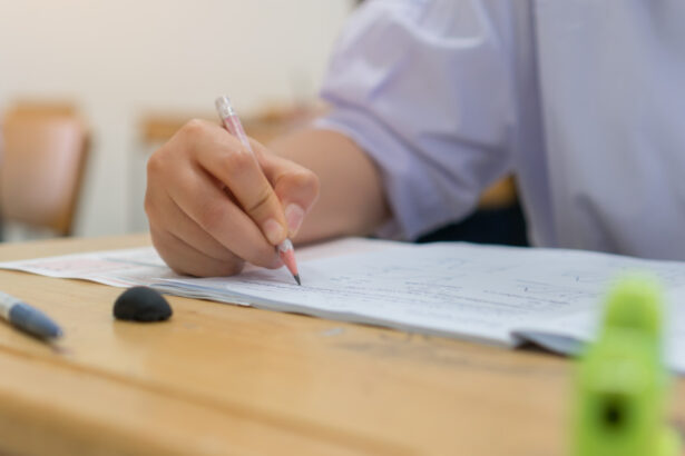barbat din arad cercetat pentru complicitate la fraudarea examenului de bac a furnizat elevilor microfoane si camere ascunse 684fee724193d