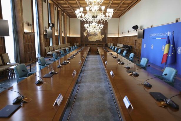 bcr romania e intr un moment crucial deficitul trebuie redus cu cel putin 2 din pib in acest an e nevoie de corectia dezechilibrelor pe termen lung 6852d254ea7cb