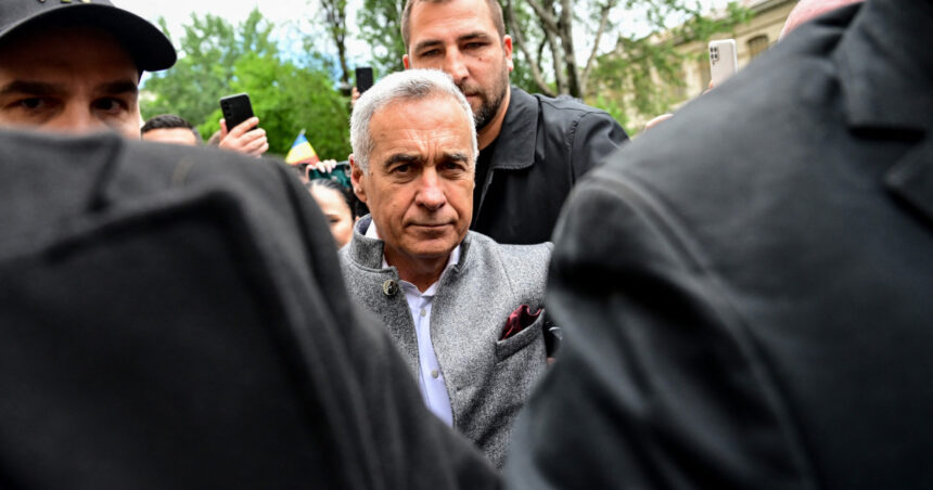calin georgescu in fata instantei dupa ce a contestat masura controlului judiciar el a fost intampinat de zeci de sustinatori 684a935d6b310