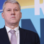 catalin predoiu anunta ca primeste o singura indemnizatie lunara aferenta functiei de ministru 685db126480b7
