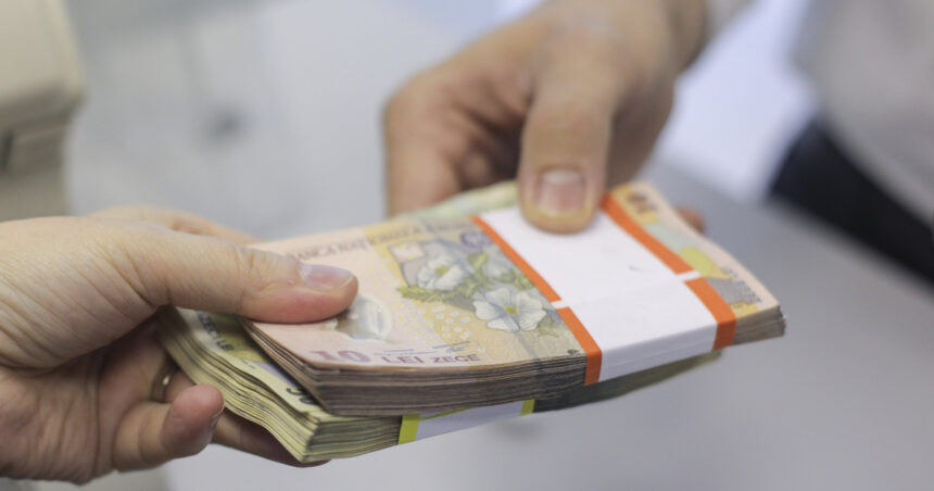 cinci functionari bancari sunt anchetati pentru ca ar fi ajutat o grupare sa obtina credite de 18 milioane de lei cu acte false 684b35166b9b3