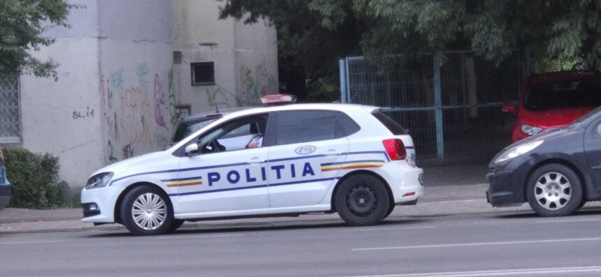 Constanța: Angajat al unei firme de securitate, filmat pe stradă înarmat și băut în timpul serviciului, identificat și amendat de polițiști 1 constanta un angajat al unei firme de securitate aflat in timpul serviciului filmat pe strada inarmat si baut identificat de politisti in amendat 68544e080de9b