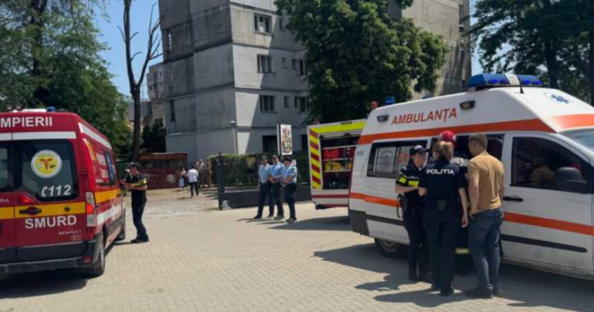 Copii răniți după prăbușirea tavanului unui loc de joacă; doi dintre ei au fost transportați la spital. 1 copii raniti dupa ce tavanul unui loc de joaca s a prabusit doi dintre ei au ajuns la spital 6844493425838