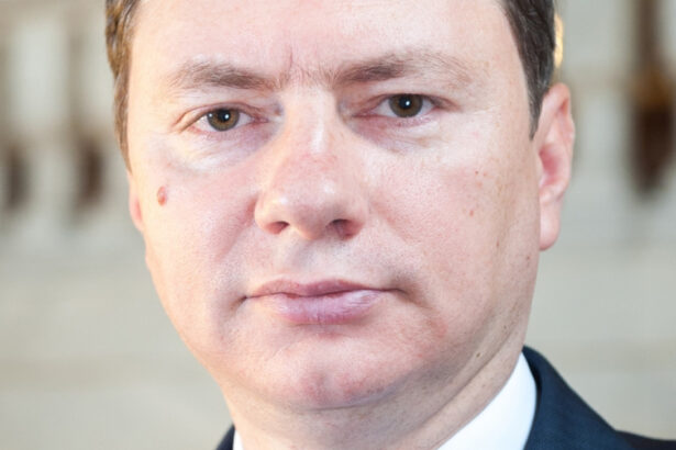 cosmin marinescu doctor in economie romania a ajuns in procedura de deficit excesiv in 2019 inainte de crizele multiple 6852ab15b6514
