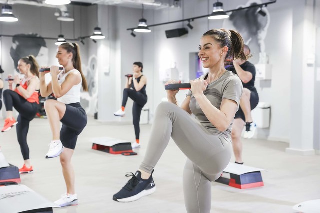 Cum contribuie antrenamentele de grup la îmbunătățirea performanței tale sportive 1 cum te ajuta antrenamentele fitness de grup sa iti imbunatatesti performanta sportiva 68501dd211a4a