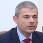 Decizie ASF - Remus Vulpescu este numit noul director general al Bursei, fost șef al Corpului de control al lui Victor Ponta și consilier onorific al fostului premier Mihai Tudose. 3 decizie asf noul director general al bursei devine remus vulpescu fost sef al corpului de control al lui victor ponta si consilier onorific al fostului premier mihai tudose 6852c4422a205