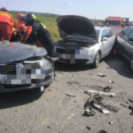 doi copii si doi adulti au fost transportati la spital dupa un accident pe dn 19 in care au fost implicate patru masini 6850779282dc5