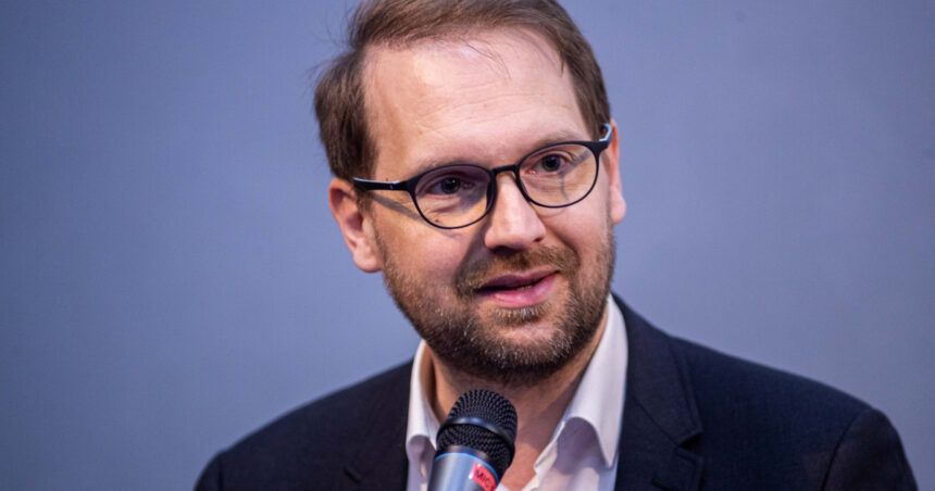 Dominic Fritz: Este necesar să încheiem cu o politică externă de tip român-ghiocel 1 dominic fritz trebuie sa terminam cu o politica externa in forma de roman ghiocel 68569fe3d7dac