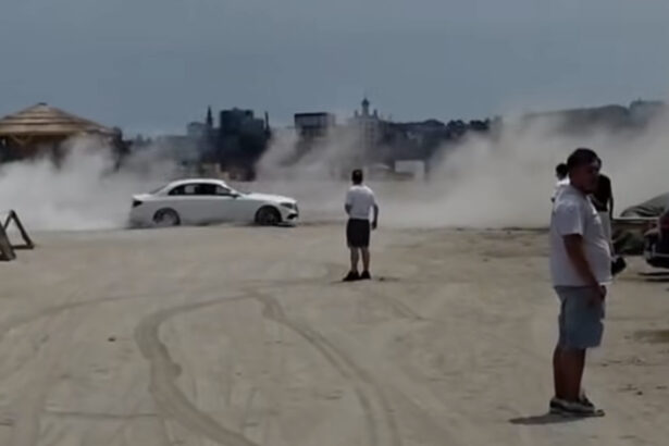 drifturi pe plaja la constanta ce amenda a primit un barbat care a intrat cu masina pe nisip video 684d4b799d1a3