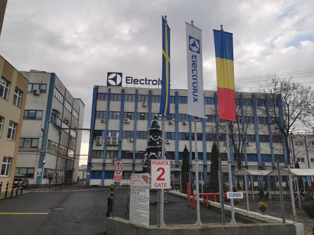 Electrolux în România - Performanțele de vârf din ultimul deceniu: România are potențialul de a deveni un hub semnificativ. Electrolux intenționează să stimuleze rapid creșterea. 1 electrolux in romania cele mai bune cifre din ultimul deceniu romania are toate atuurile de a se transforma intr un hub important electrolux isi propune sa accelereze ritmul de crestere 685c6bce72a1f