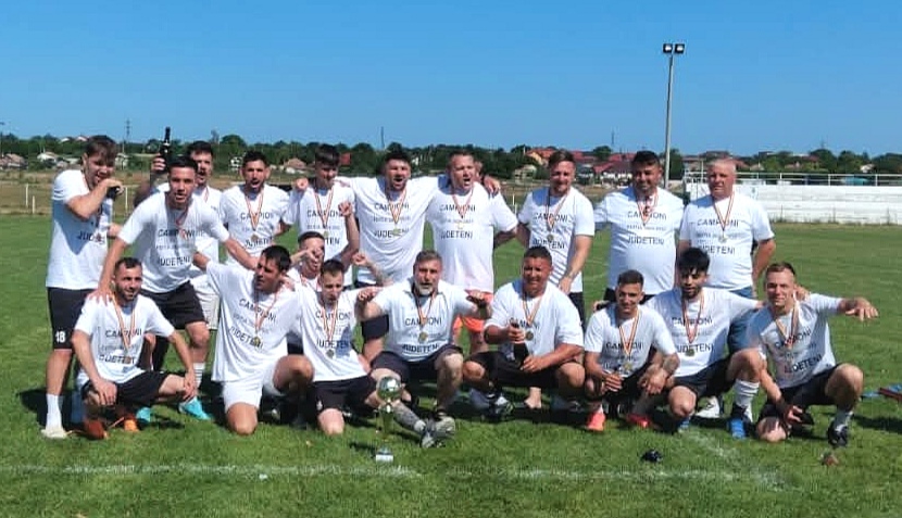 Sărbătoare cu șampanie și confetti la etapa finală în Liga a V-a de la Corbu 1 etapa finala in liga a v a cu sampanie si confetti la sarbatoarea de la corbu 6846b99463617
