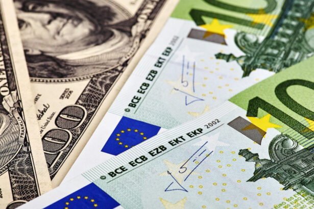 euro a ajuns la cel mai ridicat nivel fata de dolar din ultimii patru ani care este explicatia 684b18c3b1955
