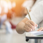 evaluarea nationala 2025 subiecte la limba si literatura romana elevii participa la prima proba scrisa din cadrul examenului 6858ed2eec466