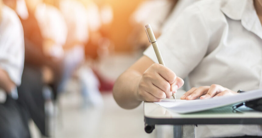 Evaluarea Națională 2025: Subiecte la limba și literatura română. Elevii susțin prima probă scrisă din cadrul examenului. 1 evaluarea nationala 2025 subiecte la limba si literatura romana elevii participa la prima proba scrisa din cadrul examenului 6858ed2eec466