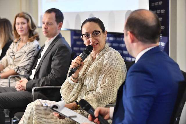 Global Vision intră pe piața parcurilor de retail și vizează listarea la bursă. Familii cu bani doresc să achiziționeze un magazin închiriat de Penny sau Lidl. 1 exclusiv global vision intra pe piata parcurilor de retail si vizeaza listarea la bursa sunt familii cu bani care vor sa cumpere un magazin inchiriat de penny sau lidl 68436d6a230bc