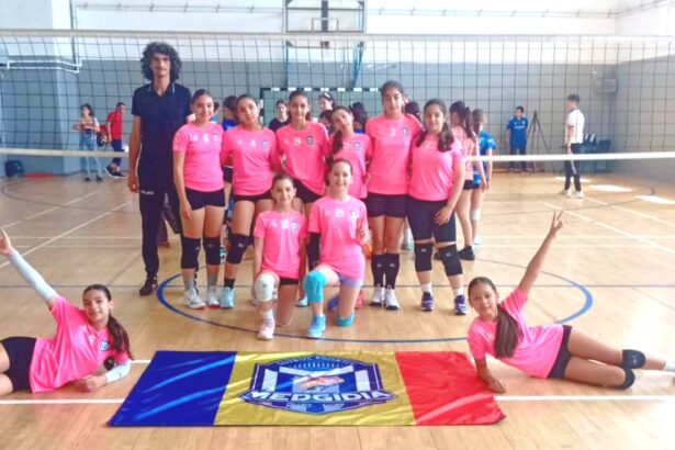 fetele de la cs medgidia pe locul 6 in tara la minivolei 68480aeeac050