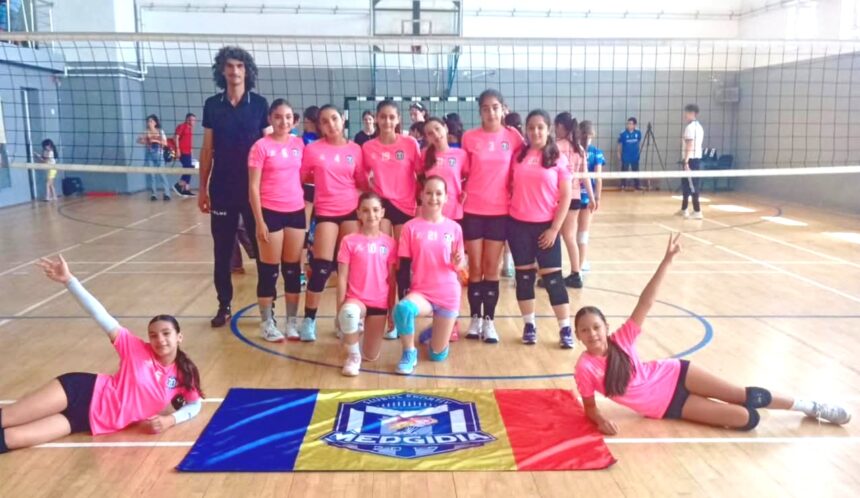 fetele de la cs medgidia pe locul 6 in tara la minivolei 68480aeeac050