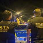 Fiul fostei primărițe din Ion Corvin, prins la volan cu permisul anulat: a fost încătușat. În trecut a intrat cu mașina pe trotuar și a rănit o tânără. 2 fiul fostei primarite din ion corvin prins la volan cu permisul de conducere anulat a fost incatusat in trecut a intrat cu masina pe trotuar si a bagat in spital o tanara 6846b1d8dd496