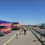 Accident cu trei tiruri și mai multe autoturisme pe Autostrada A1: A fost activat PLANUL ROȘU de intervenție 3 foto accident cu trei tiruri si mai multe autoturisme pe autostrada a1 a fost activat planul rosu de interventie 683ef6cacc70f