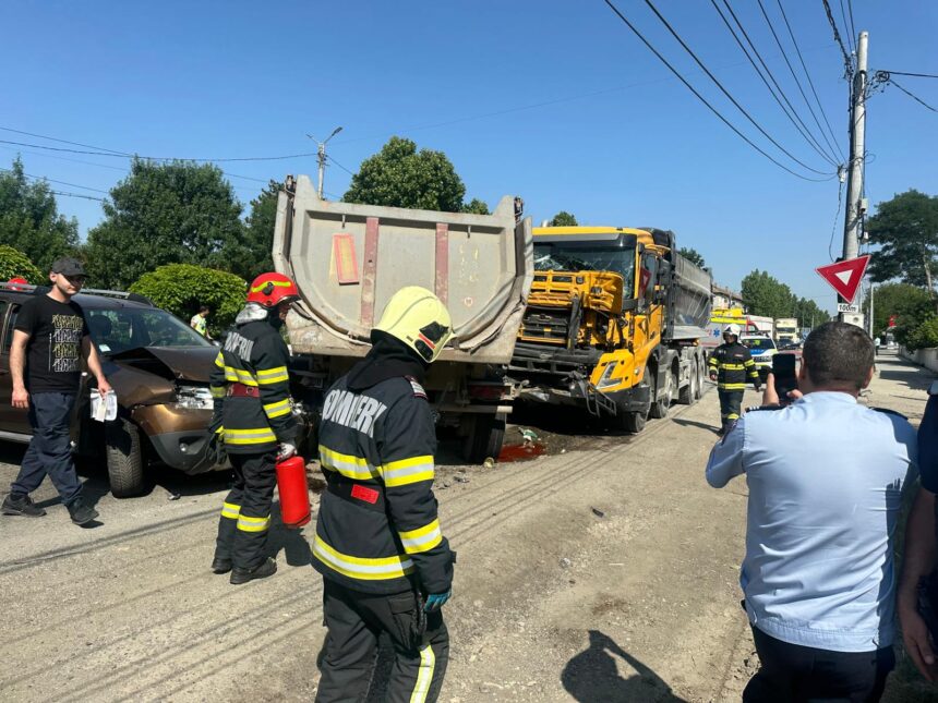 foto accident grav in mihail kogalniceanu sunt implicate doua camioane si 3 masini dintre care una a mai traficul este blocat 685113d5bc415