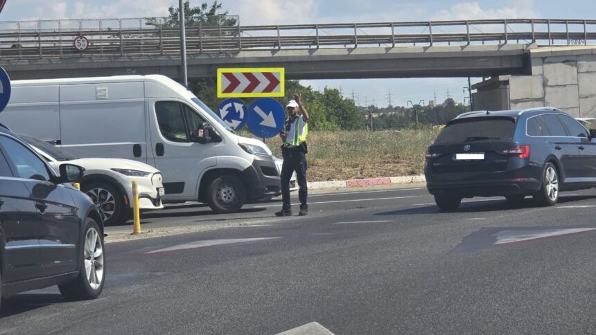 Atenție, șoferi! Trafic de COȘMAR pe DN39, spre Mangalia și sudul litoralului. Polițiști prezenți în toate sensurile giratorii. 1 foto atentie soferi trafic de cosmar pe dn39 spre mangalia si sudul litoralului sunt politisti in toate sensurile giratorii 686241f28960d