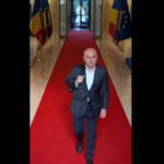 foto buna dimineata ilie bolojan s a pozat pe holul palatului victoria in prima sa zi la guvern 685a52d63fdf7
