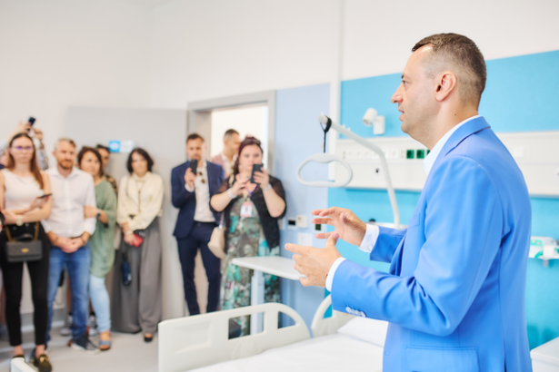 foto cel mai mare spital privat de oftalmologie din transilvania reteaua de oftalmologie dr holhos deschide unitatea in alba iulia 686250025644d