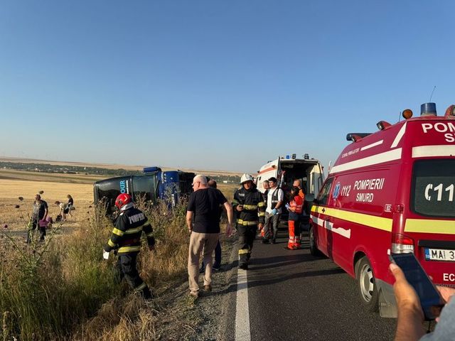 foto constanta un autocar cu aproape 60 de pasageri s a rasturnat 685c338411c43