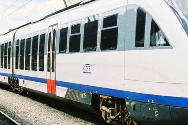 foto incendiu la un tren sageata albastra care circula pe ruta pitesti bucuresti 90 de calatori au fost evacuati 68623cc6b129c