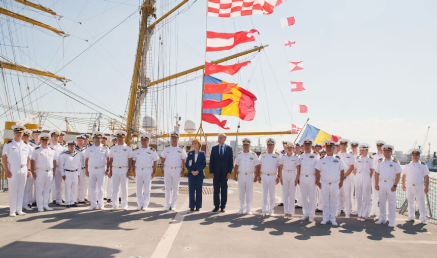 foto majestatea sa margareta si alteta sa regala principele radu la constanta astazi vor vizita cazinoului si moscheea carol i 683fed5eafb16