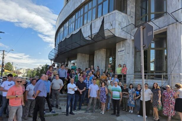foto protestele spontane continua la anaf angajatii sunt nemultumiti de intentia guvernului de diminuare a sporului de conditii vatamatoare 68623e88daffc
