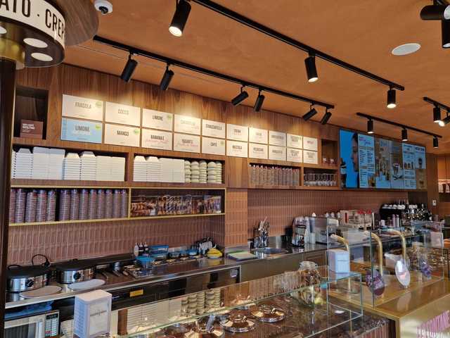 foto sphera franchise group inaugureaza prima unitate cioccolatitaliani in riccione italia 685527fe9cc9b