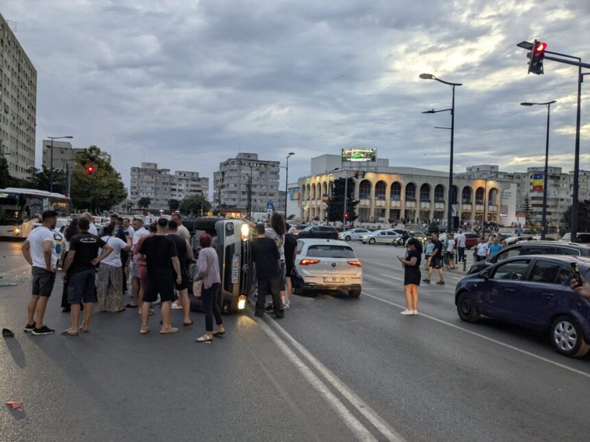 Accident groaznic la Casa de Cultură din Constanța, implicând o mașină de Poliție. 1 foto video accident groaznic la casa de cultura din constanta este implicata si o masina de politie 68602f03e02c2
