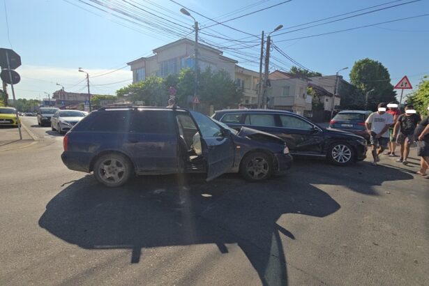 foto video accident rutier in constanta la intersectia strazilor zorelelor si unirii doua autoturisme s au cionit 6846f4e2a548d