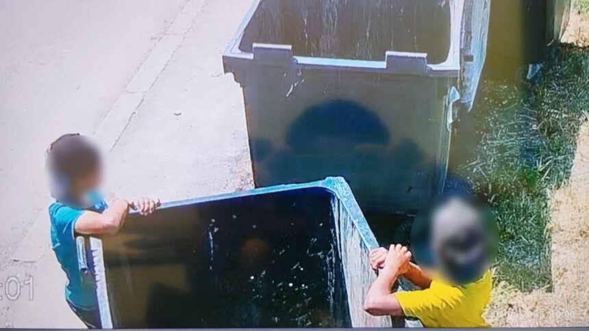 foto video camere de supraveghere din constanta vandalizate de doi minori au fost identificati cu imaginile de pe o alta camera 684435c677833