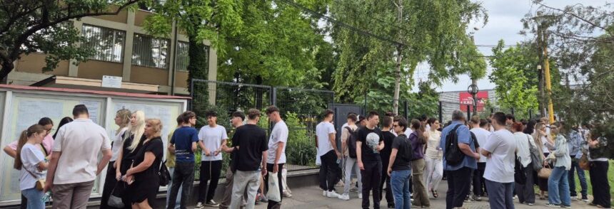 Emoții mari pentru liceeni: Astăzi, peste 4.100 de elevi din județul Constanța susțin prima probă a Bacalaureatului 1 foto video emotii mari pentru liceeni astazi peste 4 100 de elevi din judetul constanta sustin prima proba a bacalaureatului 6847bd493eb47