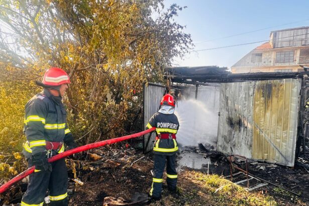 foto video incendiu in judetul tulcea au ars un garaj auto si vegetatie uscata pe 200 mp 6858460632081