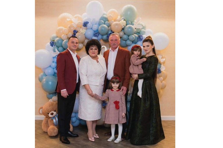 Week-end de sărbătoare în familia primarului comunei Cumpăna, Mariana Gâju, care celebrează 45 de ani de căsătorie 1 foto week end de sarbatoare in familia primarului comunei cumpana mariana gaju care celebreaza 45 de ani de casatorie 684591c819a66