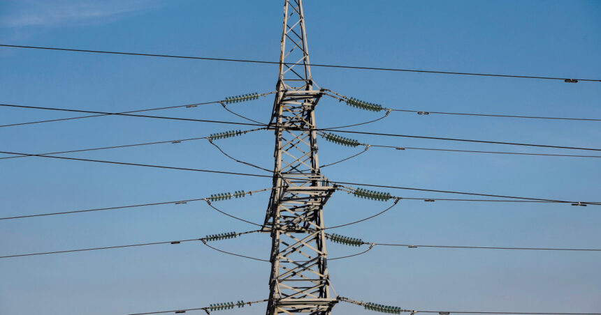 Furt de curent: Polițiștii din Giurgiu au întocmit 30 de dosare penale pentru instalații clandestine conectate la rețeaua electrică 1 furt de curent politistii din giurgiu au deschis 30 de dosare penale pentru instalatii clandestine racordate la reteaua electrica 685da30e9b809