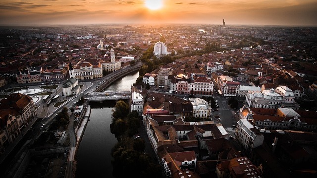 GRAFICE Estul și vestul țării influențează piața imobiliară în direcții diferite: Analiza diferențelor de preț 1 grafice estul si vestul tarii trag piata imobiliara in directii diferite cum arata diferentele de pret 683da1cf315d3