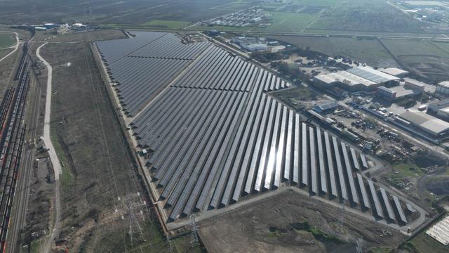 grafice productia de energie solara a acoperit luni la orele pranzului peste 50 din consumul intern 6850283d12448
