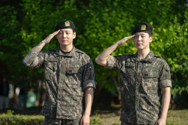 grupul k pop bts se pregateste de reunire ultimele doua vedete si au incheiat stagiul militar obligatoriu ne am intors 685111db285a9