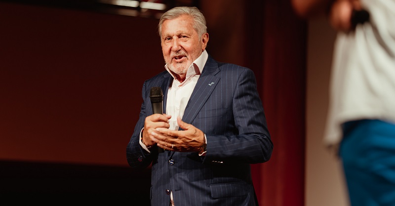 Ilie Năstase susține reclamele la păcănele: Adică mă oprești să muncesc? 1 ilie nastase sare in apararea reclamelor la pacanele adica ma opresti sa muncesc 685eba6eb816c