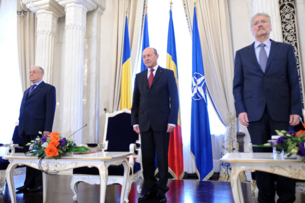 iliescu l a criticat pe basescu a vrut sa mascheze incalcarea principiilor democratiei ce spune despre revizuirea constitutiei 6854061b75d8d
