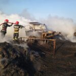 incendiu puternic de vegetatie uscata in babadag un aro mistuit de flacari pompierii au reusit sa salveze utilajele agricole 685311a02ec08